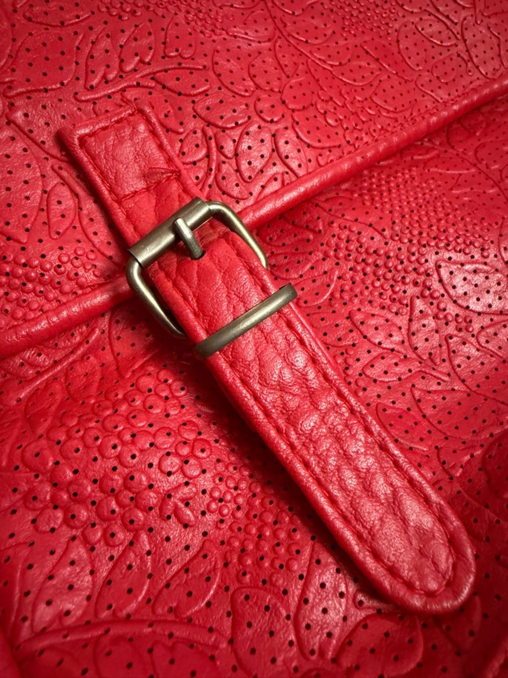 Vintage Mark Lifey Red Embossed Poly Floral Messenger Satchel Crossbody - Picture 4 of 9